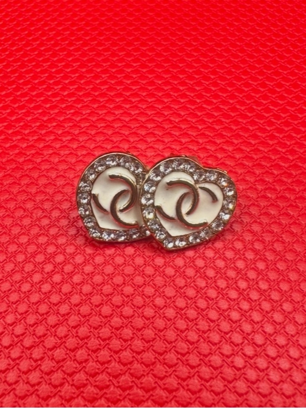 Fashion Jewelry Heart Stud Earrings in Cream and Gold with Rhinestones